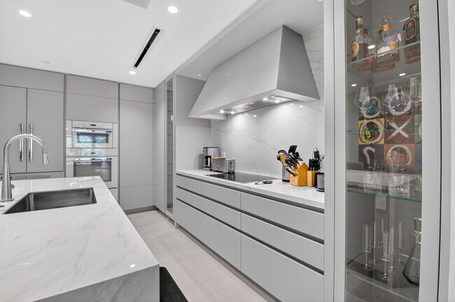 Building Photo - 200 SE Mizner Blvd