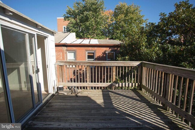 Building Photo - 916 Spruce St