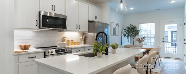 Building Photo - 2749 Rozzelles Ferry Rd