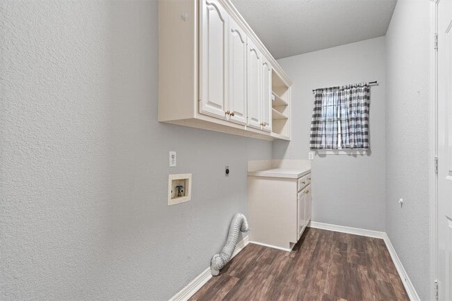 Building Photo - 2900 Brandy Ln