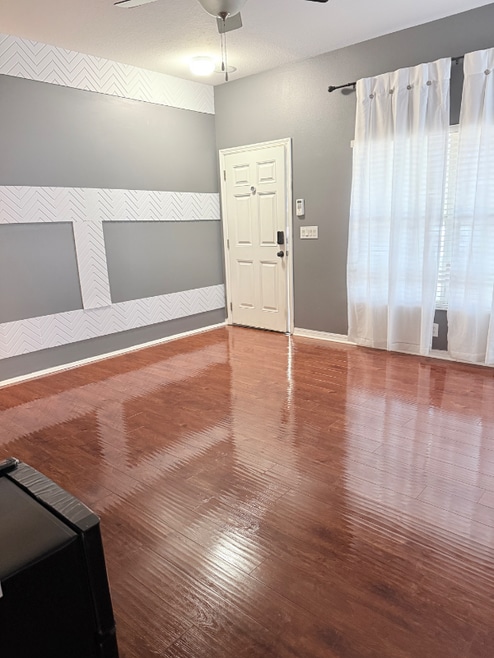 Building Photo - 305 E Hanlon St