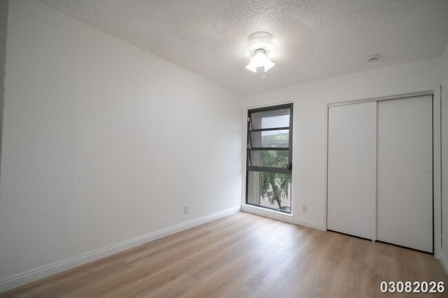 Building Photo - 3 bd, 1.5 ba townhome in Palehua Hale Community in Makakilo