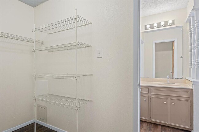 Building Photo - 10616 Mellow Meadow Dr