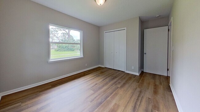 Building Photo - Beautifully Updated 4-Bedroom Home with Modern Finishes & Spacious Backyard