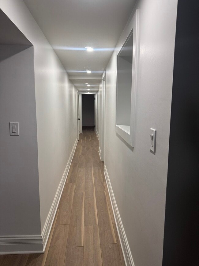 Building Photo - 6617 S Minerva Ave