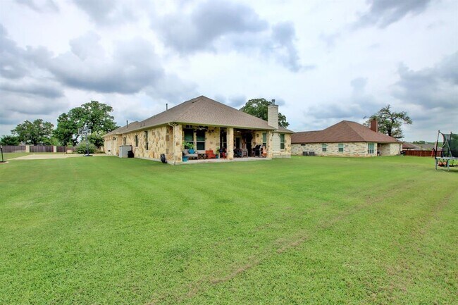Building Photo - 323 Chisholm Trail