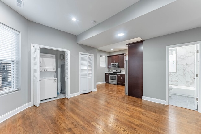 Building Photo - 4250 W Van Buren St