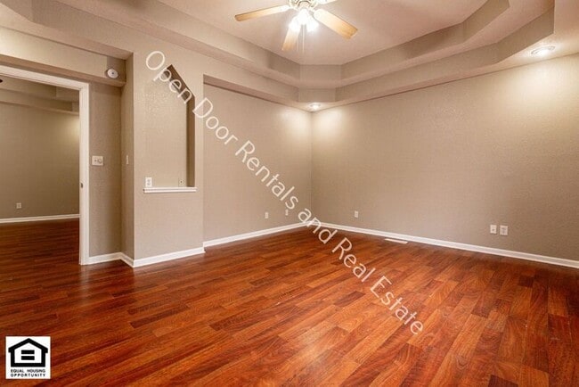 Building Photo - 733 3rd St