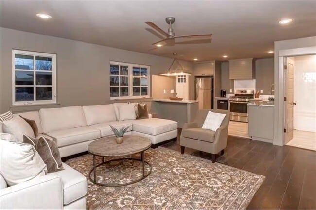 Building Photo - 303 NW F St