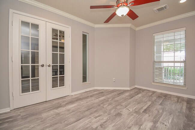 Building Photo - 4006 Dell Ln