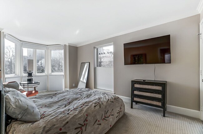 Building Photo - (Coming Soon) Fully Furnished Condo Uptown!!