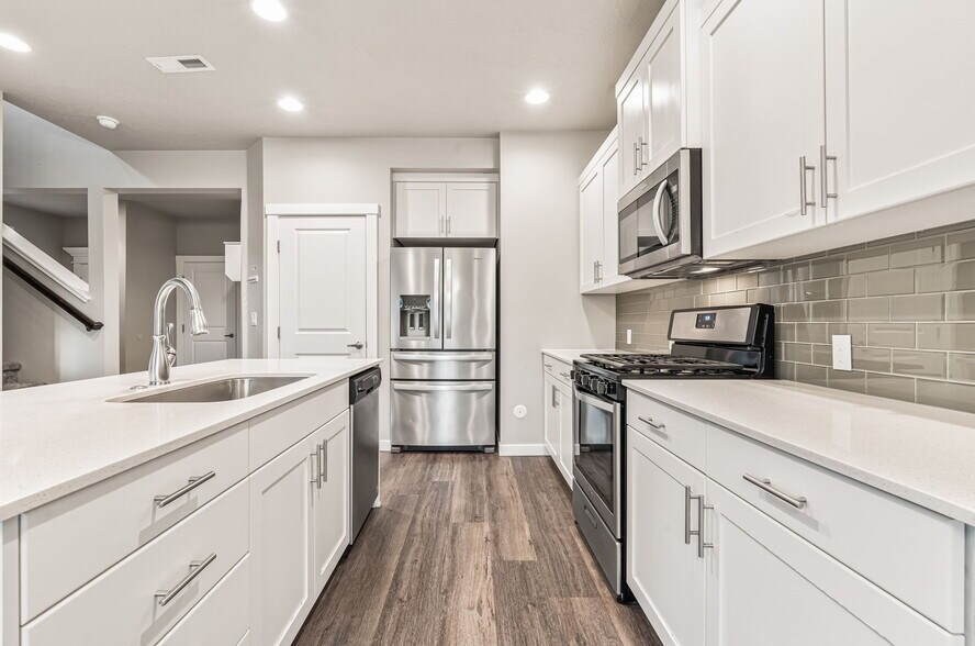 Building Photo - 2169 S Hills Ave