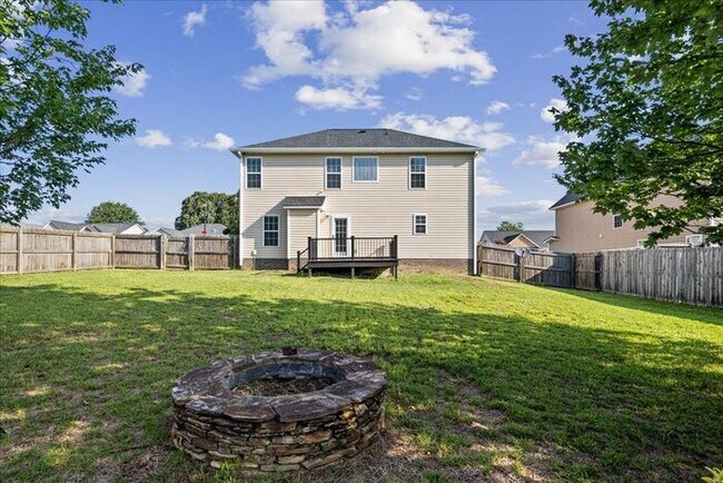 Building Photo - 3 Bedroom 2.5 Bath home in Grays Creek