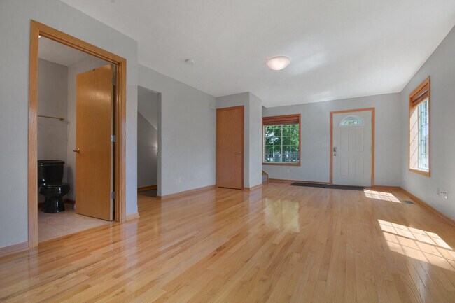 Building Photo - 218 Elmhurst Ct