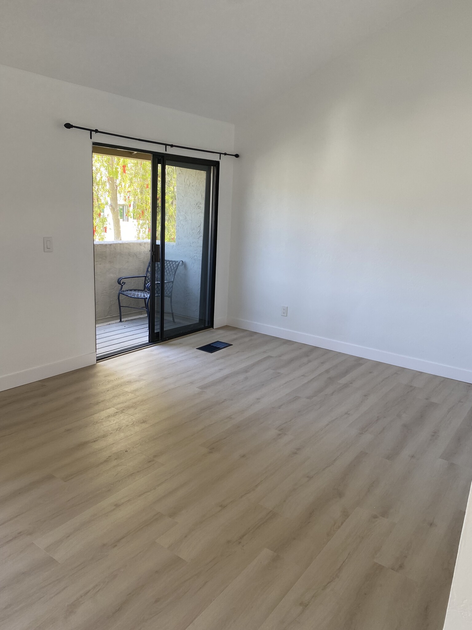 Building Photo - 2742 Ariane Dr