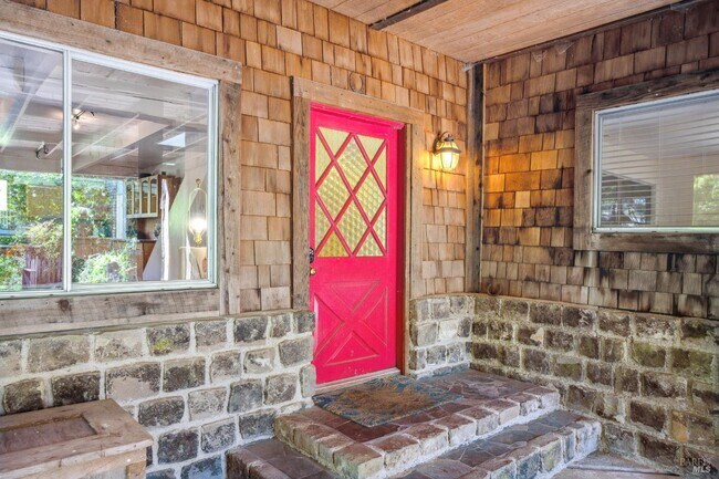 Building Photo - 5953 Shoreline Hwy