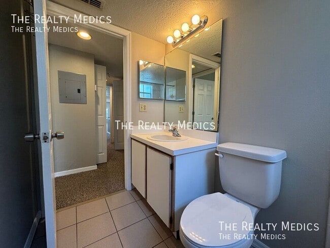 Building Photo - 2036 Royal Bay Blvd