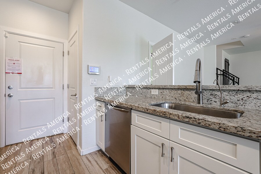 Building Photo - 11862 N 79th Dr