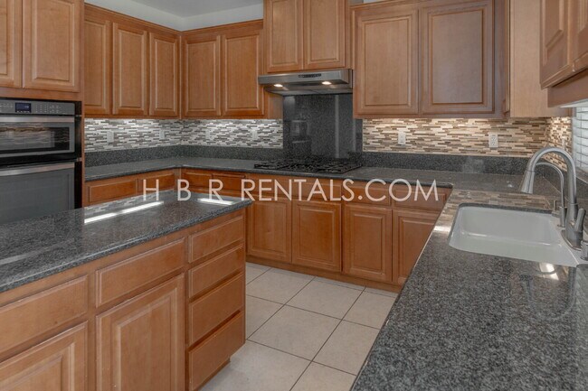 Building Photo - 521 S Altura Ct