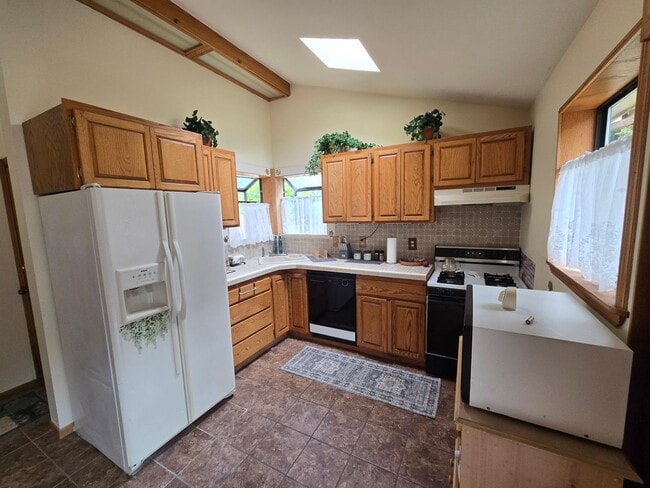 Building Photo - Furnished 1-bedroom Pine Hill home!