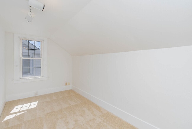Building Photo - 4814 36th Ave NE