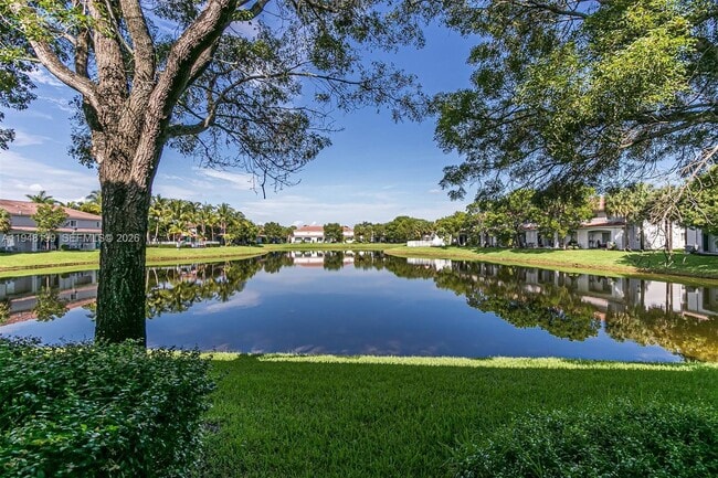 Building Photo - 2833 SW 82nd Ave