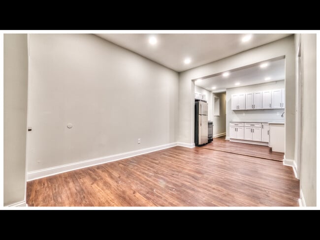 Building Photo - 810 Brooks Ln