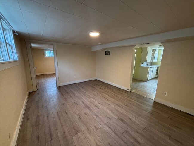 Building Photo - 442 N 10th Ave