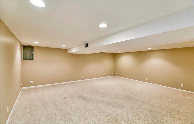 Building Photo - 1120 Terrace Dr