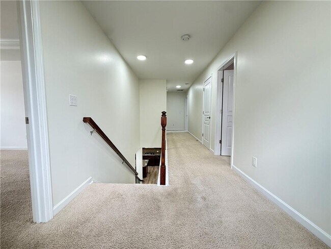Building Photo - 279 Pendergast Dr SW