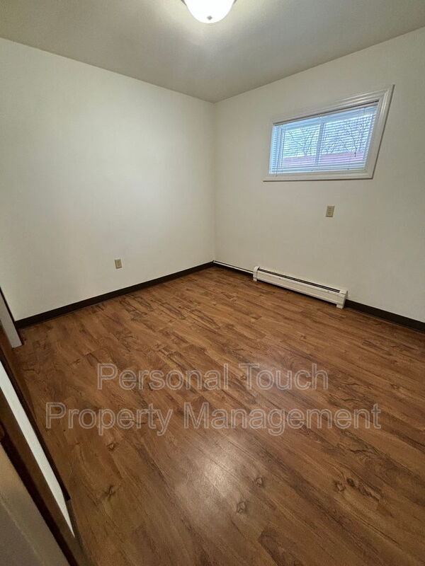 Building Photo - 132 6th Ave N