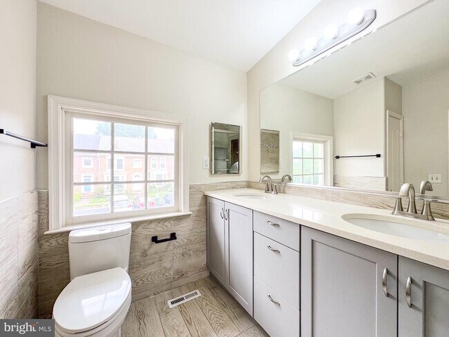 Building Photo - 3906 Valley Ridge Dr