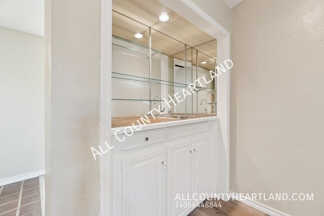 Building Photo - 3209 Castle Rock Rd