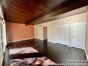 Building Photo - 3103 Eisenhauer Rd