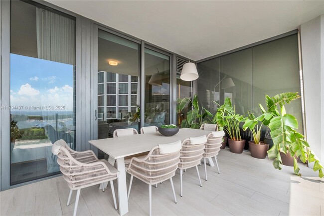 Building Photo - 2831 S Bayshore Dr