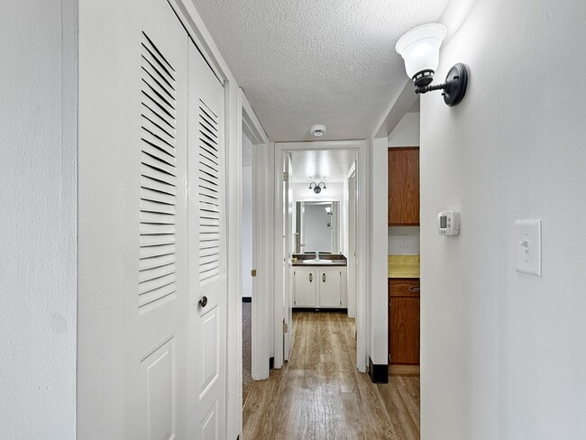 Building Photo - RENTAL SPECIAL FOR LIMITED TIME Deposit $0*** 1 BED, 1 BATH $899/mo+***Evansville, Indiana