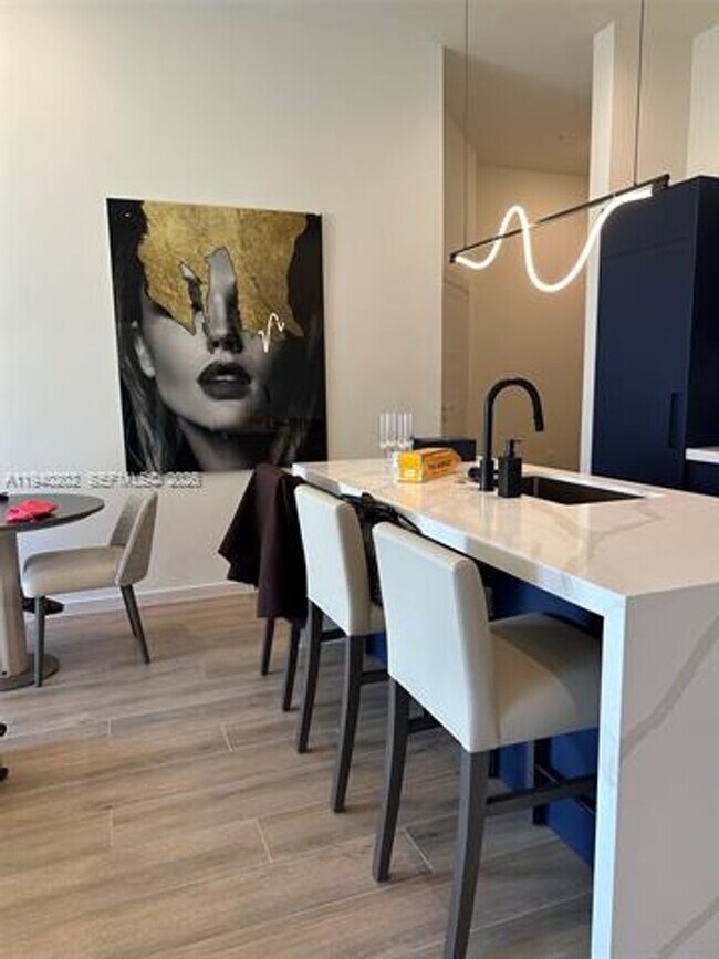 Building Photo - 4220 Laguna St