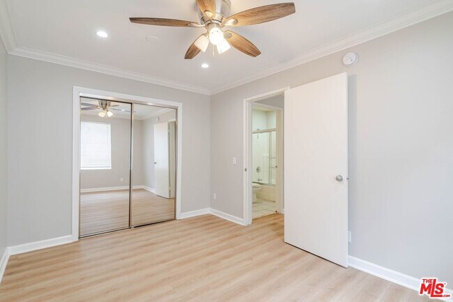 Building Photo - 10900 Blix St