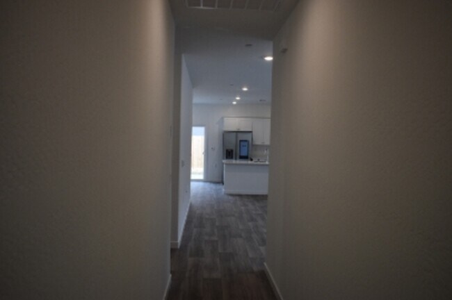 Building Photo - 4472 N San Miguel Ave