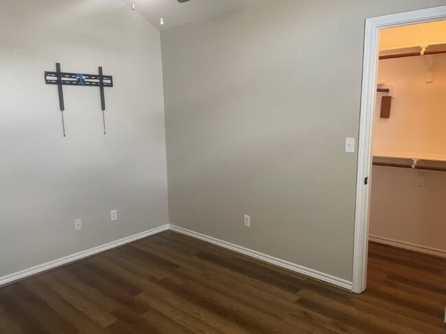 Building Photo - 3942 Las Bahias Dr