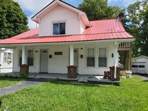 Building Photo - 2 Bedroom 1 bath