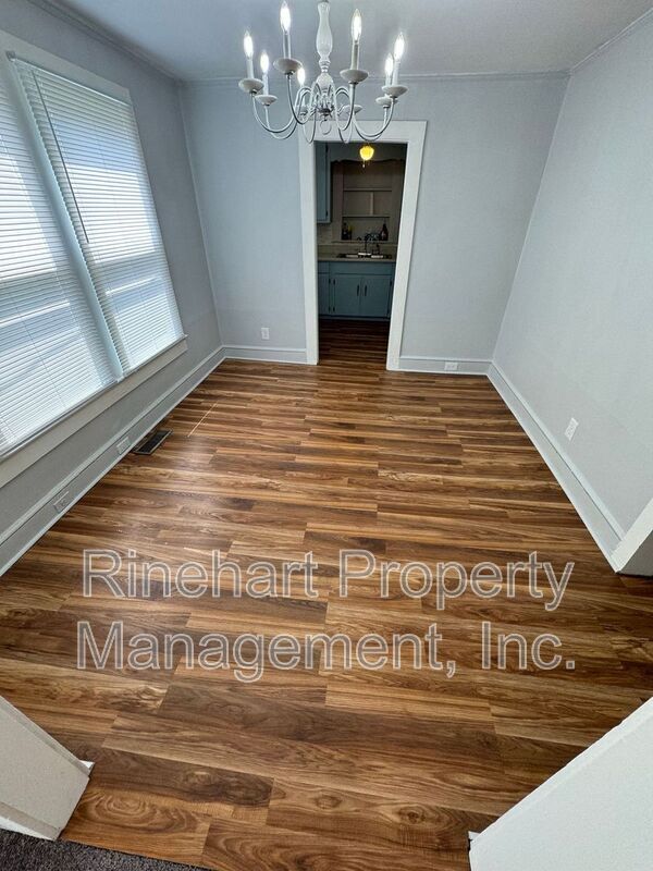 Building Photo - 422 S Jones Ave