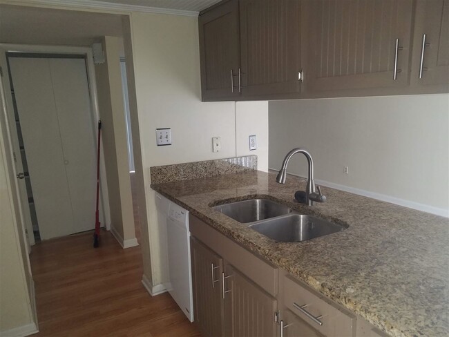 Building Photo - 209 Westwood Dr