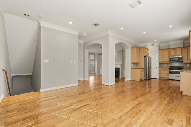 Building Photo - 822 Stuart St