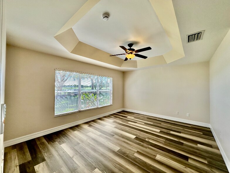 Building Photo - 2048 Painted Palm Dr