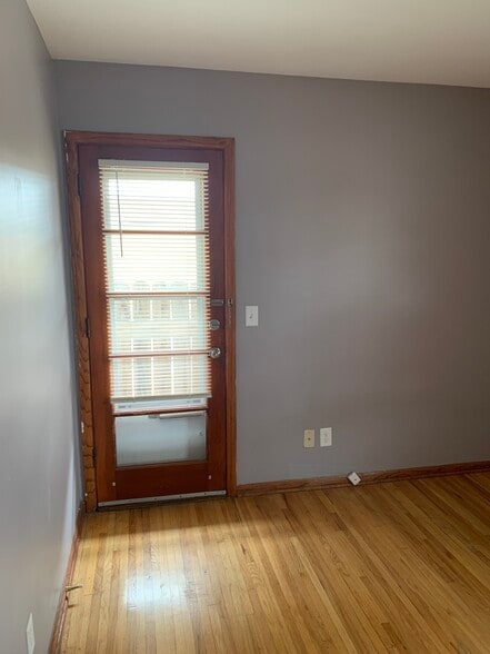 Building Photo - 2237 Hampshire Ave S