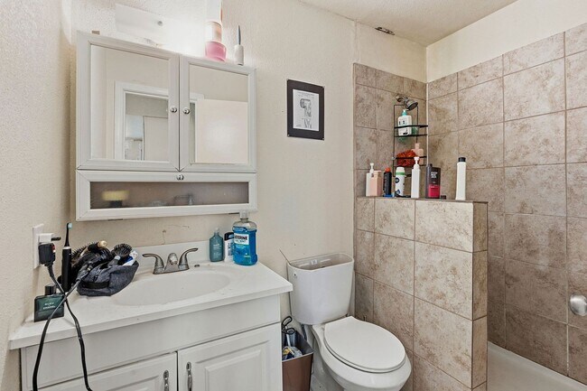 Building Photo - CENTURY 203