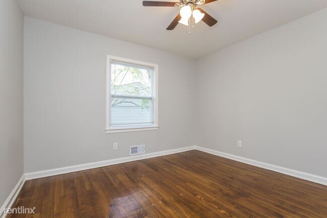Building Photo - 3 br, 1 bath House - 3235 Bluebird Ln