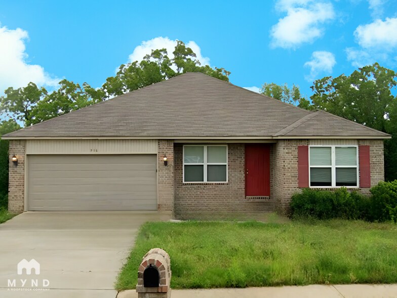 Primary Photo - 936 Pinehurst Loop