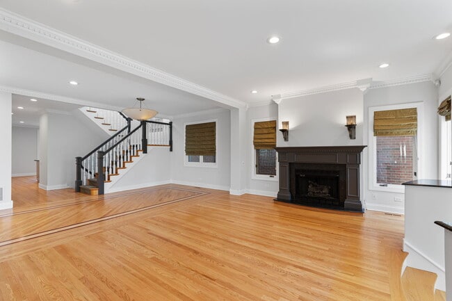 Building Photo - 2725 N Magnolia Ave